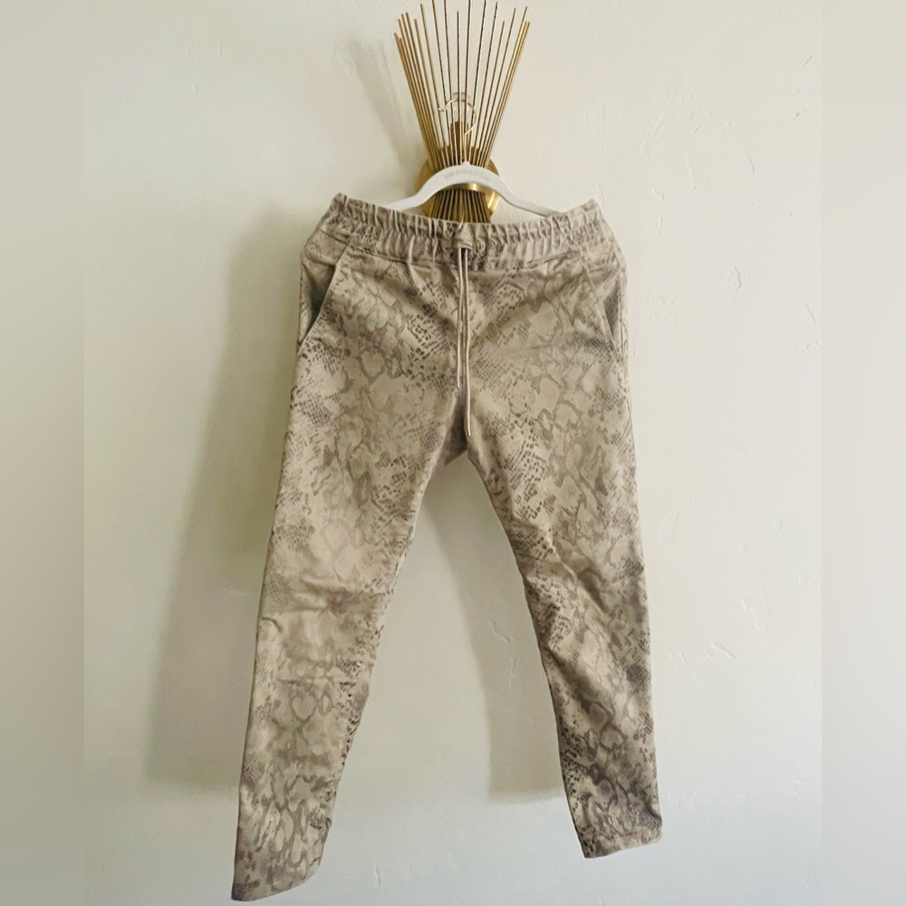 Bevy flog Shely snakeskin print pants